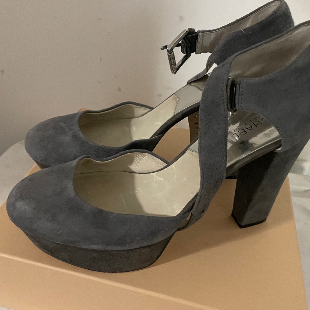 Micheal Kors gray suede platform heels